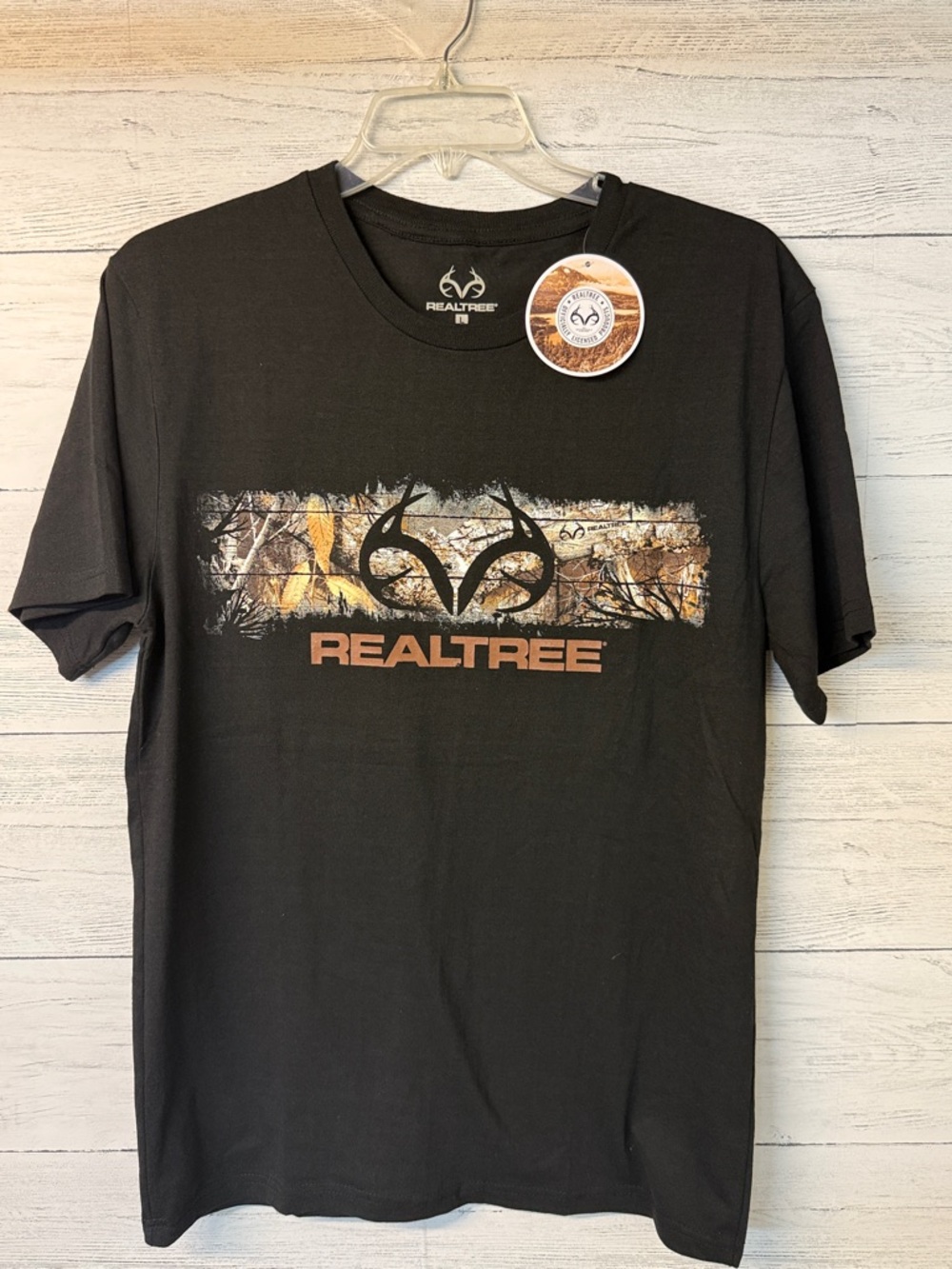 Realtree Men's Black Graphic T-Shirt - Camo Logo